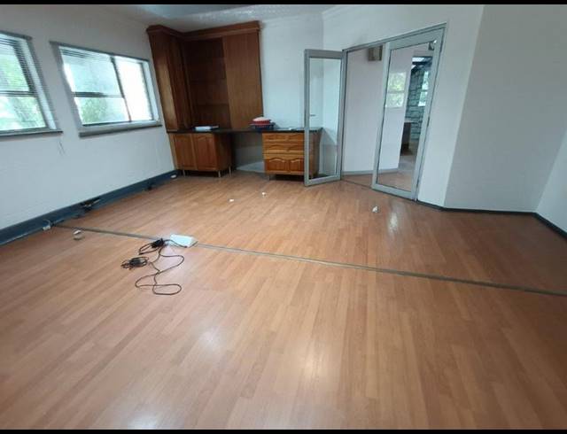 BUSINESS PROPERTY TO RENT IN HALFWAY HOUSE